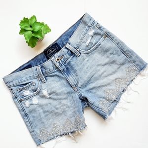 Lucky Brand The Cut Off Embroidered Jean Shorts Light Wash Denim Size 00 / 24